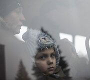 Į kameros objektyvą žvelgiantys vaikai i&scaron; viso pasaulio
