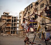 Palestiniečių vaikai žaidimų aik&scaron;telėje