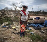 Peru policija naikina nelegalias aukso kasyklas