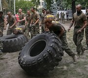 Ukrainos ultranacionalistų savanorių pulko &bdquo;Azov&ldquo; karių rungtynės