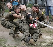 Ukrainos ultranacionalistų savanorių pulko &bdquo;Azov&ldquo; karių rungtynės
