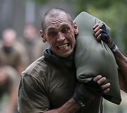 Ukrainos ultranacionalistų savanorių pulko &bdquo;Azov&ldquo; karių rungtynės