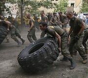 Ukrainos ultranacionalistų savanorių pulko &bdquo;Azov&ldquo; karių rungtynės