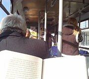 Skaitantys knygas rumunai vie&scaron;uoju transportu važiuoja nemokamai