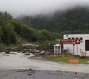Potvynis ir purvo nuo&scaron;liauža Aliaskoje