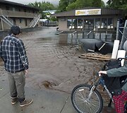 Potvynis ir purvo nuo&scaron;liauža Aliaskoje