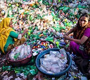 Perdirbimo gamyklos Banglade&scaron;e darbuotojos