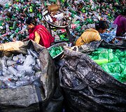 Perdirbimo gamyklos Banglade&scaron;e darbuotojos