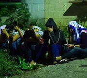 Artimieji laukia žinių apie nužudytuosius 14 gaujos &bdquo;Barrio 18&ldquo; narių