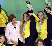 Brazilijos prezidentė su savo &scaron;alies atletėmis