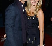 Aktorius Jude'as Law i&scaron;davė savo žmoną Sienna Miller su vaikų aukle, o jo žmona turėjo romaną su aktoriumi Danieliu Craigu