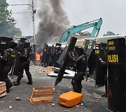 Džakartoje mėginimas i&scaron;keldinti gyventojus baigėsi riau&scaron;ėmis