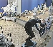 Meno kūrinio vagyste įtariami asmenys