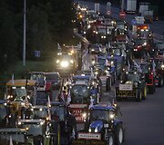 Prancūzijos ūkininkai vyksta į sostinę planuodami ten surengti blokadą