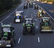Prancūzijos ūkininkai vyksta į sostinę planuodami ten surengti blokadą