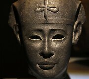 Archeologinė rastų nuskendusių meno vertybių prie Egipto paroda Paryžiuje