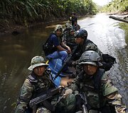 Peru pareigūnai džiunglėse ie&scaron;ko ir naikina slaptus narkotikų gabentojų kelius