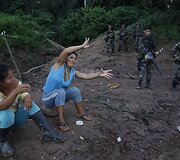 Peru pareigūnai džiunglėse ie&scaron;ko ir naikina slaptus narkotikų gabentojų kelius