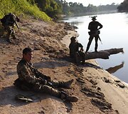 Peru pareigūnai džiunglėse ie&scaron;ko ir naikina slaptus narkotikų gabentojų kelius