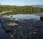 Nuotekomis ir &scaron;iuk&scaron;lėmis užter&scaron;tas Rio de Žaneiro vandenys