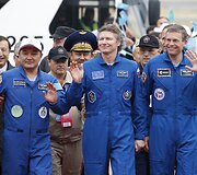 Kazachstane nusileido kapsulė su trimis astronautais.