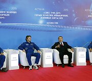 Kazachstane nusileido kapsulė su trimis astronautais.