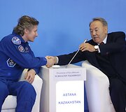 Kazachstane nusileido kapsulė su trimis astronautais.