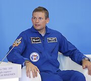 Kazachstane nusileido kapsulė su trimis astronautais.