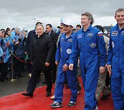Kazachstane nusileido kapsulė su trimis astronautais.