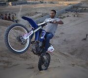 Gazos ruožo jaunuoliai užsiimantys ekstremaliu sportu