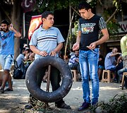 Izmire Turkijoje klesti prekyba gelbėjimosi liemenėmis ir kitomis prekėmis pabėgėliams