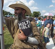 Kim Davis paleista i&scaron; are&scaron;tinės