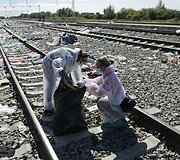 Savanoriai tvarko migrantų paliktas atliekas Kroatijoje
