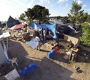 Migrantai &bdquo;Naujosiose džiunglėse&ldquo; &ndash; stovyklavietėje prie Kalė Prancūzijoje