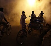 Indijos sostinė pur&scaron;kiama priemone nuo uodų perne&scaron;ančių dengės virusą