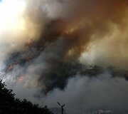Prie Ekvadoro sostinės dega didžiuliai mi&scaron;ko plotai