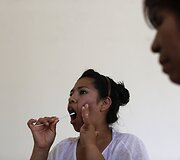 Maria Guadalupe Gomez Hernandez ima DNR mėginį, pagal kurį bus galima atpažinti jos dingusių brolių kūnus