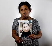 Alicia Modesta Mendoza Aviles laiko dingusios dukros nuotrauką