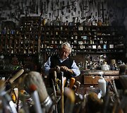 Domenico Agostinelli savo muziejuje Dragonoje, Italijoje
