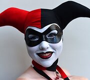 Mėgstamais personažais persirengusios komiksų mėgėjos