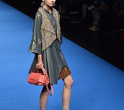 &bdquo;Yuma Koshino&ldquo; 2016 m. pavasario-vasaros kolekcija