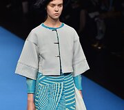 &bdquo;Yuma Koshino&ldquo; 2016 m. pavasario-vasaros kolekcija