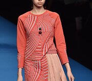 &bdquo;Yuma Koshino&ldquo; 2016 m. pavasario-vasaros kolekcija