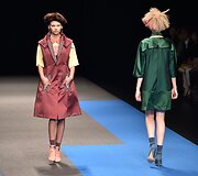 &bdquo;Yuma Koshino&ldquo; 2016 m. pavasario-vasaros kolekcija