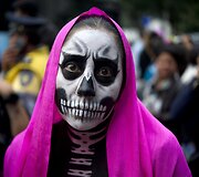 Animacinio personažo &bdquo;Catrina&ldquo; persirengėlių paradas Meksikoje