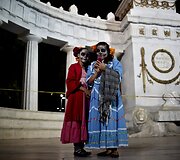 Animacinio personažo &bdquo;Catrina&ldquo; persirengėlių paradas Meksikoje