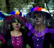Animacinio personažo &bdquo;Catrina&ldquo; persirengėlių paradas Meksikoje