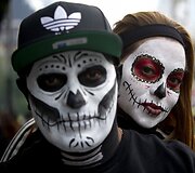 Animacinio personažo &bdquo;Catrina&ldquo; persirengėlių paradas Meksikoje