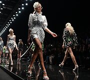 &bdquo;Mercedes-Benz&ldquo; Rusijos madų savaitės 2016 m. kolekcijų modeliai