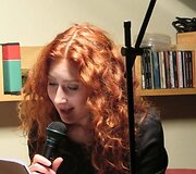 I.Valantinaitė skaito poeziją Zagrebo literatūros festivalyje